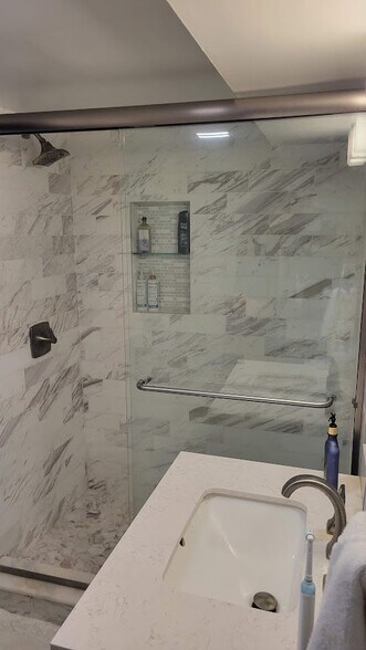 Building Photo - 1629 Newton St NW