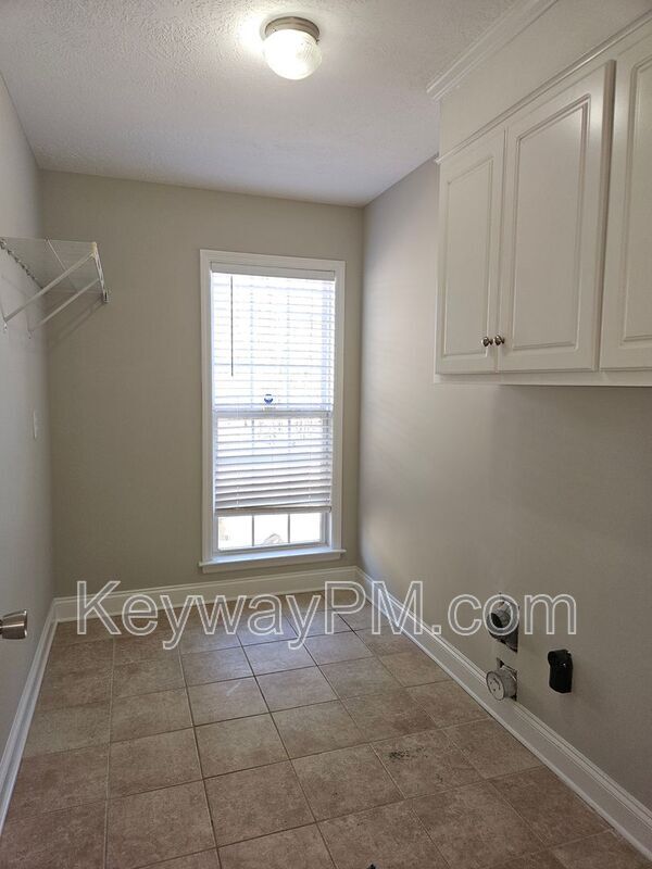 Building Photo - 808 Tyler Woods Dr