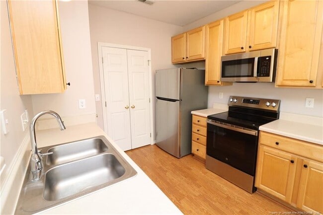 Building Photo - 2121 Kudrow Ln