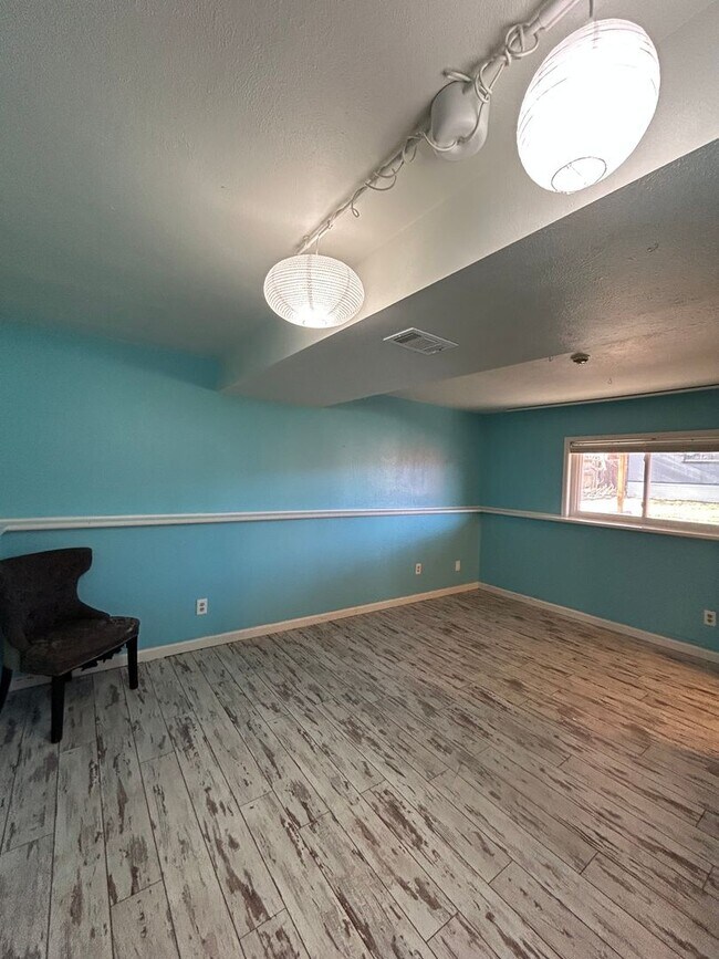 Building Photo - Stunning 4 BR/2 BA Morrison Home!!