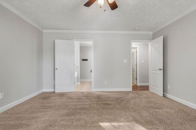 Building Photo - 4 Bedroom 2.5 Bath Home