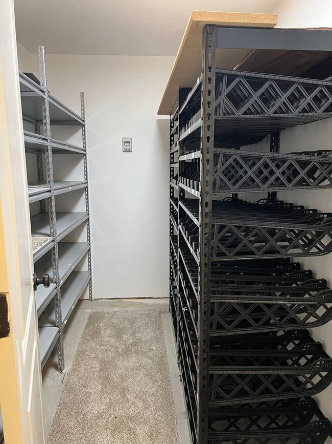 Building Photo - **$100 OFF FIRST MONTHS RENT!** Stunning 5 bed 3.5 bath twin-home on the Rexburg Hill