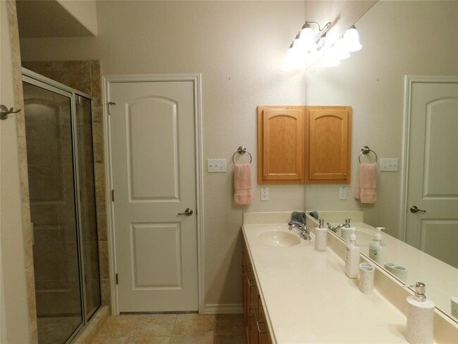 Building Photo - 424 Shayla Ln