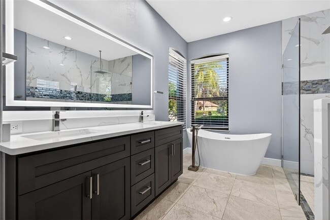 Building Photo - 8455 Woodbriar Dr