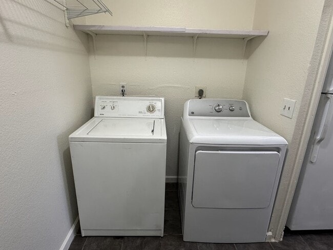 Building Photo - Maryvale 3br Townhome