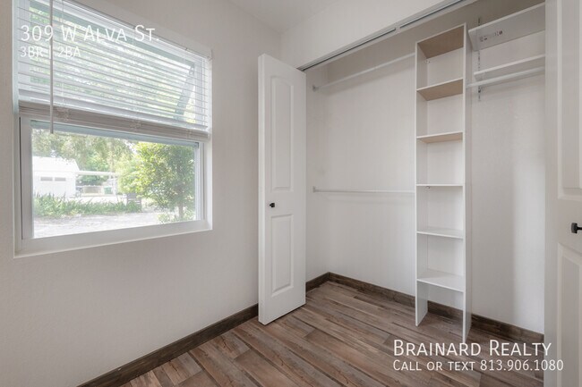 Building Photo - 309 W Alva St