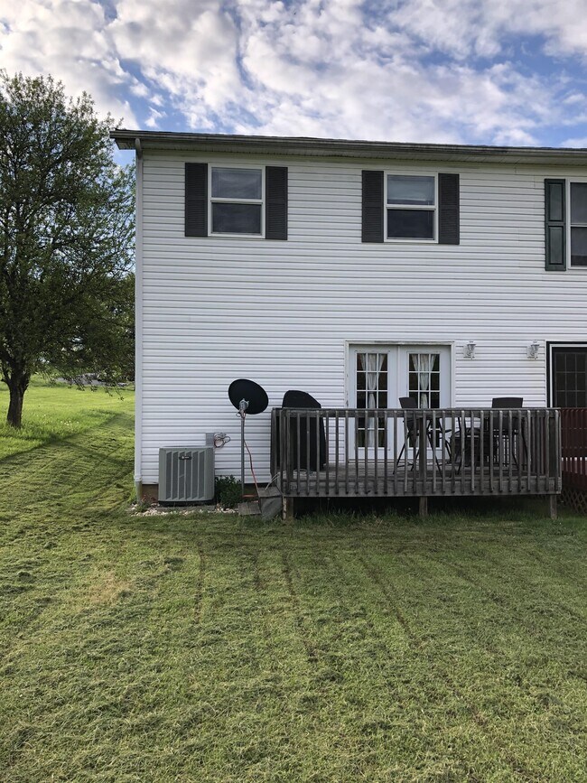 Building Photo - 2020 Grandview Dr