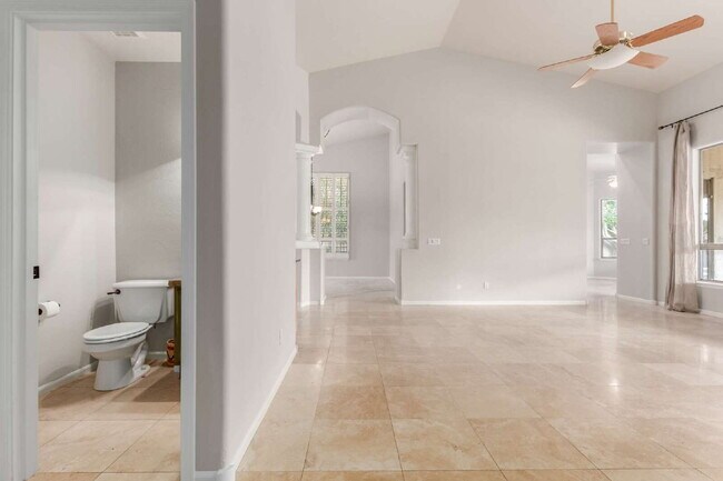 Building Photo - "Discover Your Dream Oasis: Spacious 4-Bedroom Retreat in Scottsdale's Paradise Drive!"