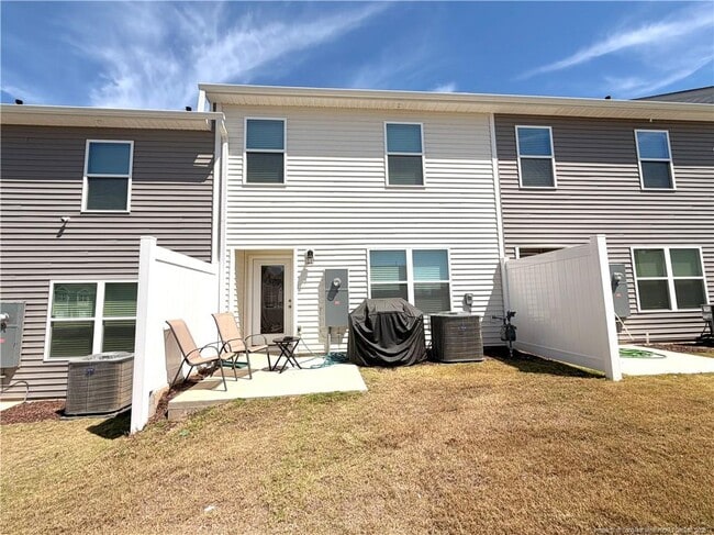 Building Photo - 106 Red Maple St