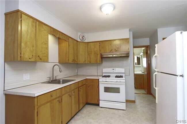 Building Photo - 8110 Halsey Rd