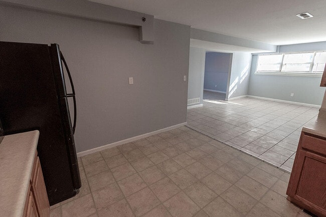 Building Photo - 706 Demaret Dr