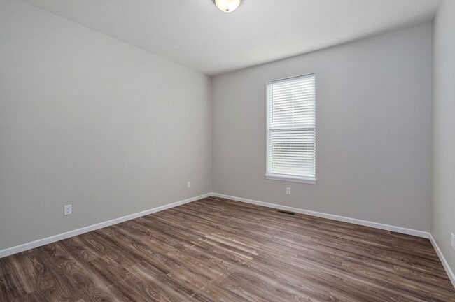 Building Photo - 312 S Hampton Ave