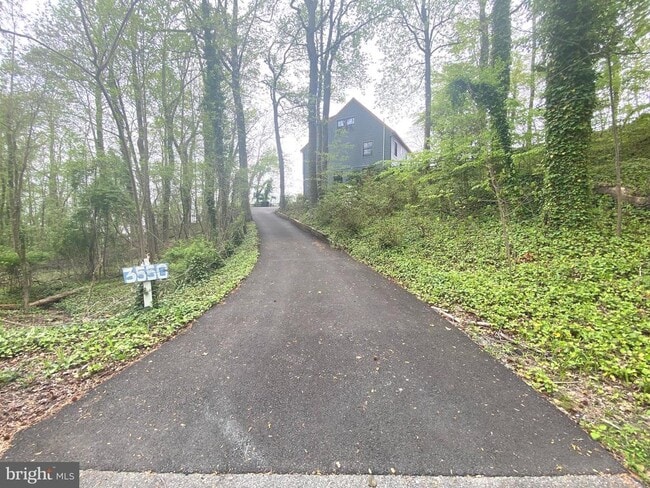 Building Photo - 3550 Bay View Dr