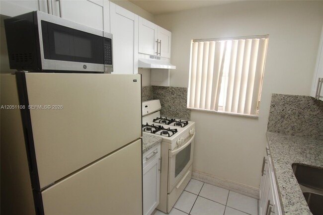 Building Photo - 1655 W 44th Pl