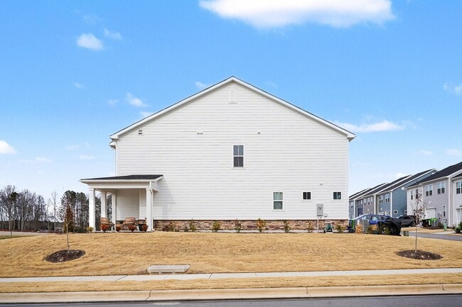 Building Photo - 3BR Like-New End-Unit Townhome – Wendell Falls