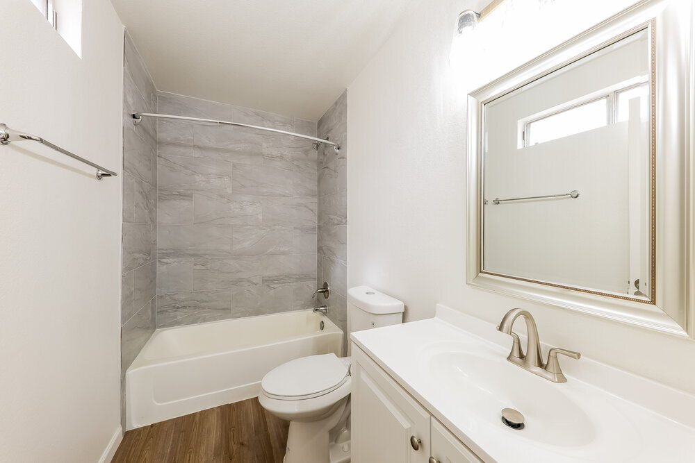 Building Photo - 515 W Montoya Ln