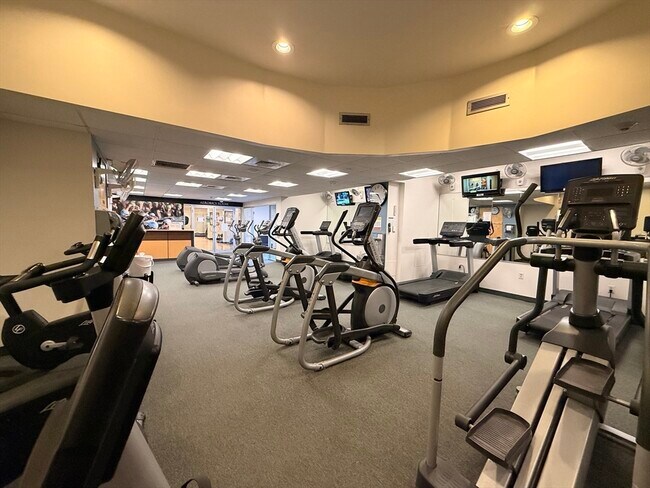 Building Photo - 77 Pond Ave