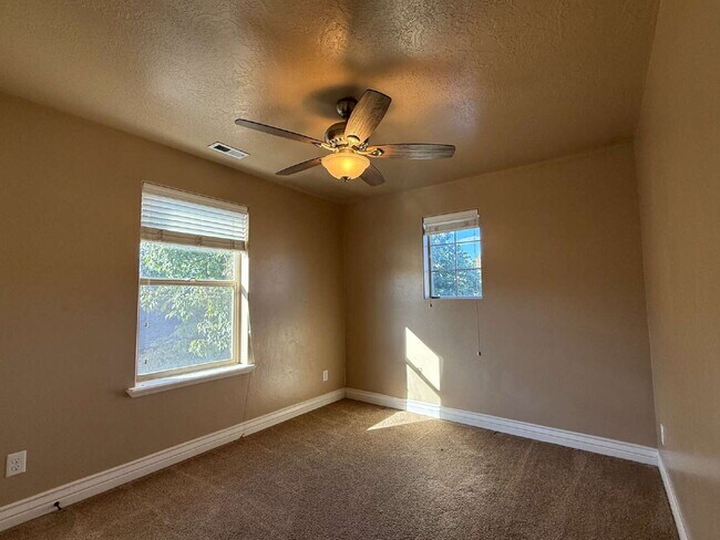 Building Photo - 824 Meadow Marsh Dr