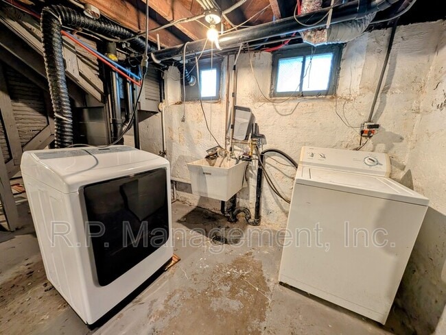 Building Photo - 398 N Herschel St