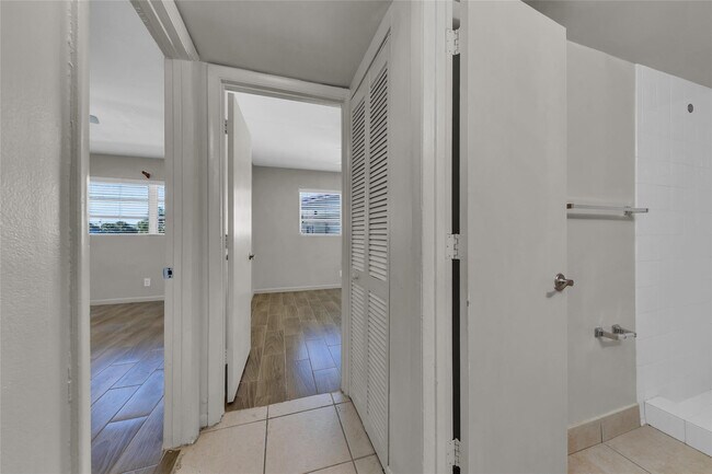 Building Photo - 2201 NE 36th St