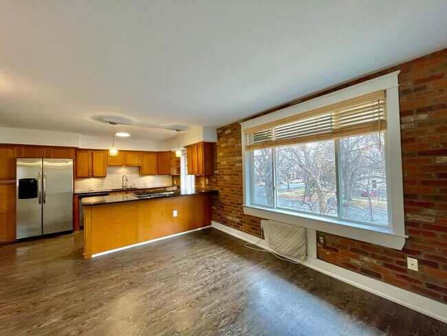 Building Photo - Adorable Condo in Perfect Fort Collins Location!