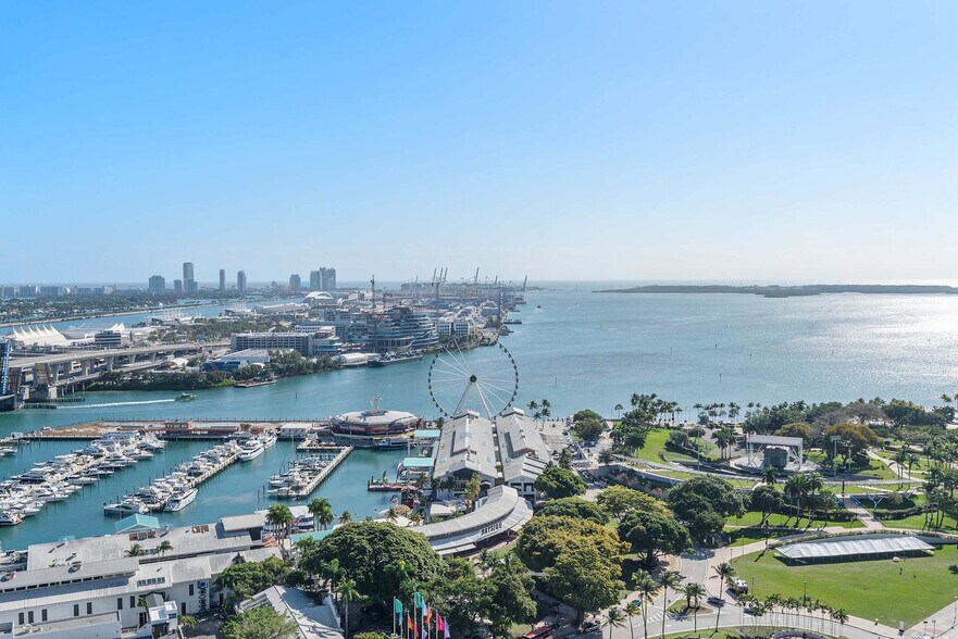 Building Photo - 398 NE 5th St