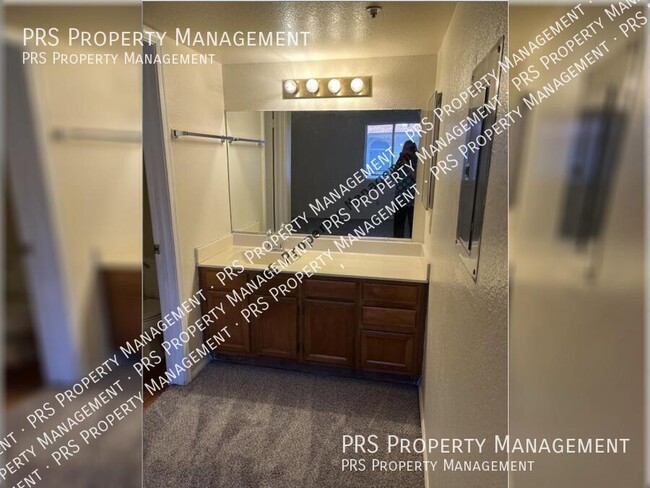Building Photo - 10610 S 48th St