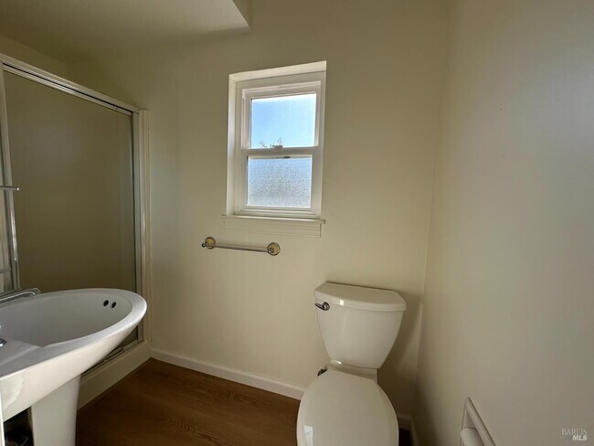 Building Photo - 258 W J St