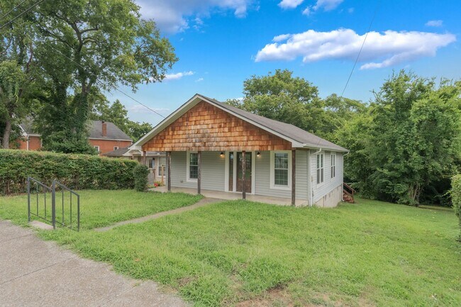 Building Photo - Charlotte Park/Nations bungalow home for r...