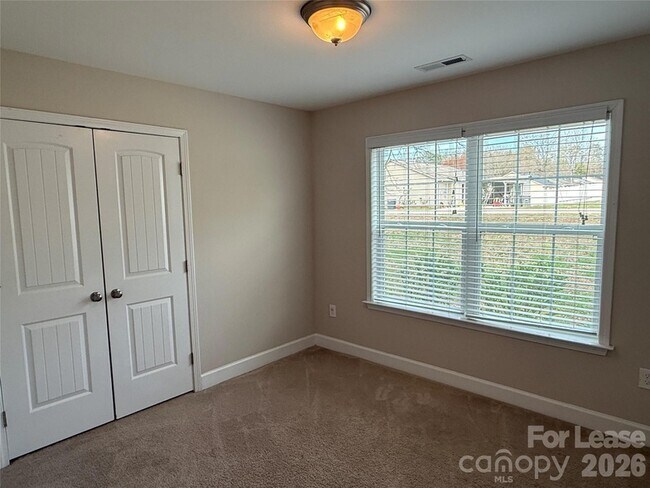 Building Photo - 2550 No Mans Ave