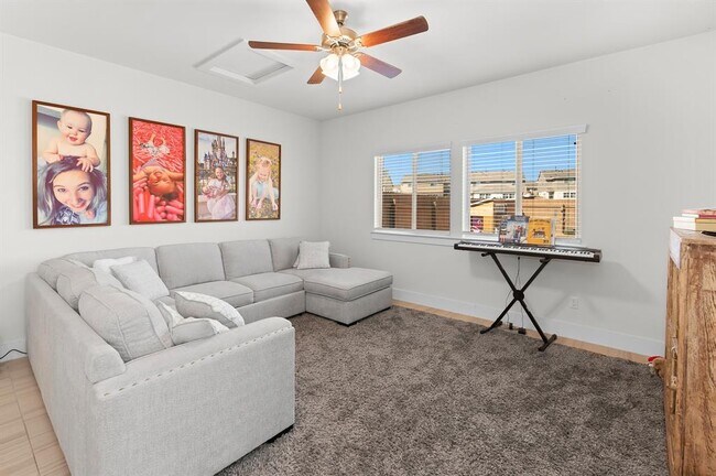 Building Photo - 512 White Steppe Way