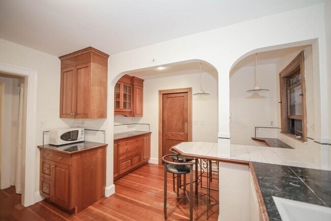 Building Photo - 35 Greycliff Rd