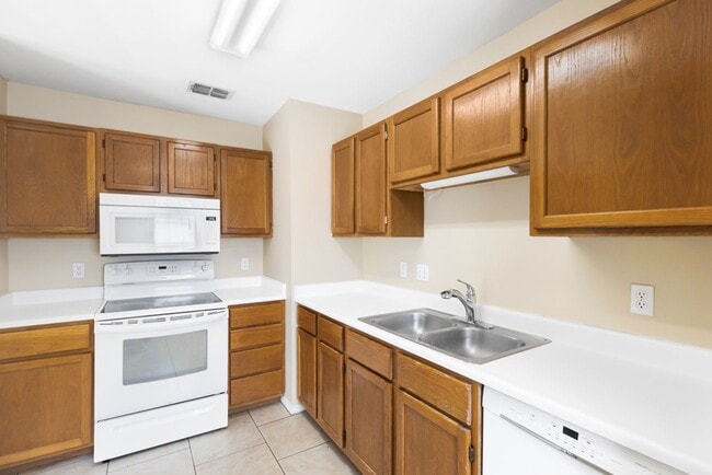Building Photo - Charming 2-Bedroom Home in Boerne, Texas: ...