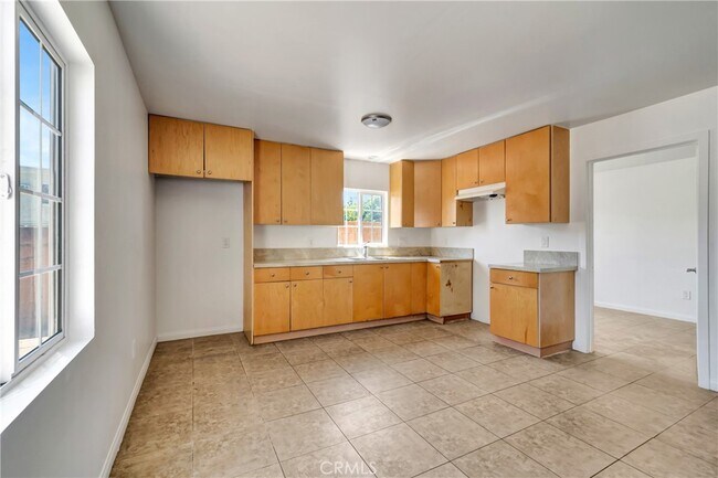 Building Photo - 6827 Simpson Ave