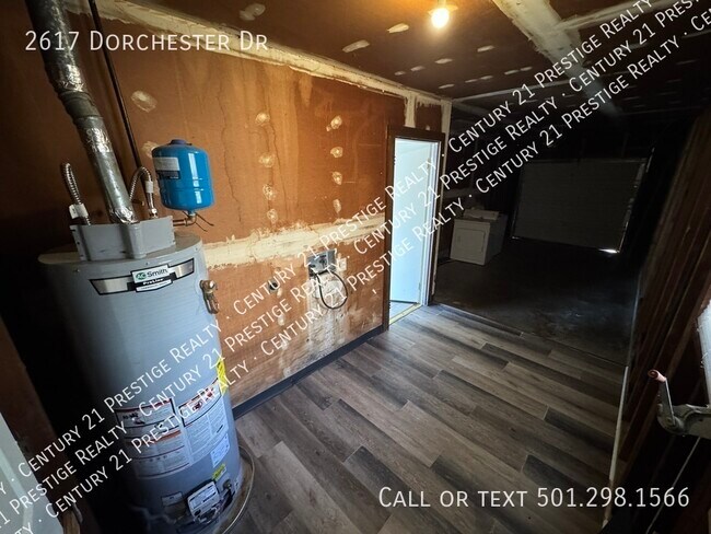 Building Photo - 2617 Dorchester Dr