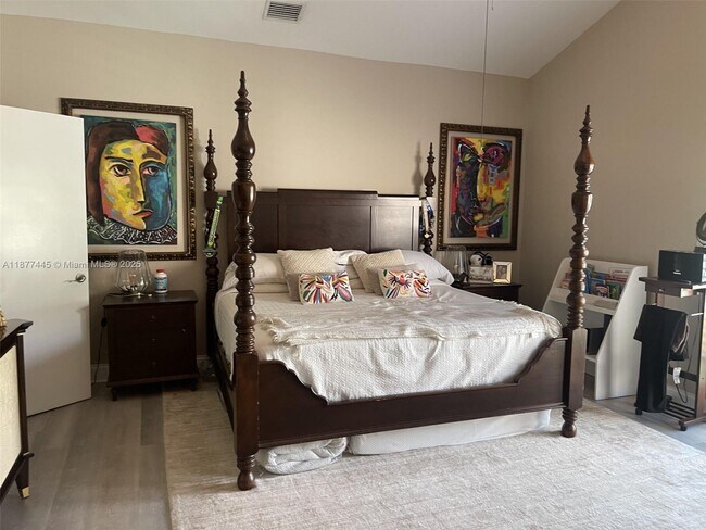 Building Photo - 798 Crandon Blvd