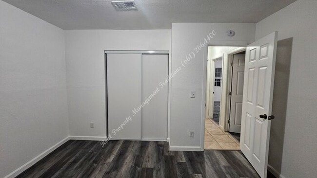 Building Photo - *** Please call us @ 661-266-1400 for information on availability, showings and applications proc...