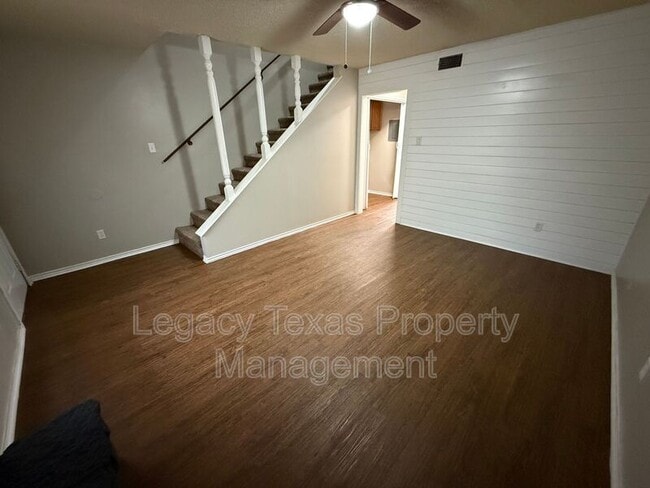 Building Photo - 1610 Sun Valley Dr