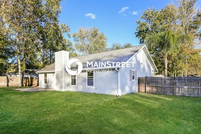 Building Photo - 3 Bedroom Pet-Friendly Home in MIDDLEBURG, FL with Main Street Renewal