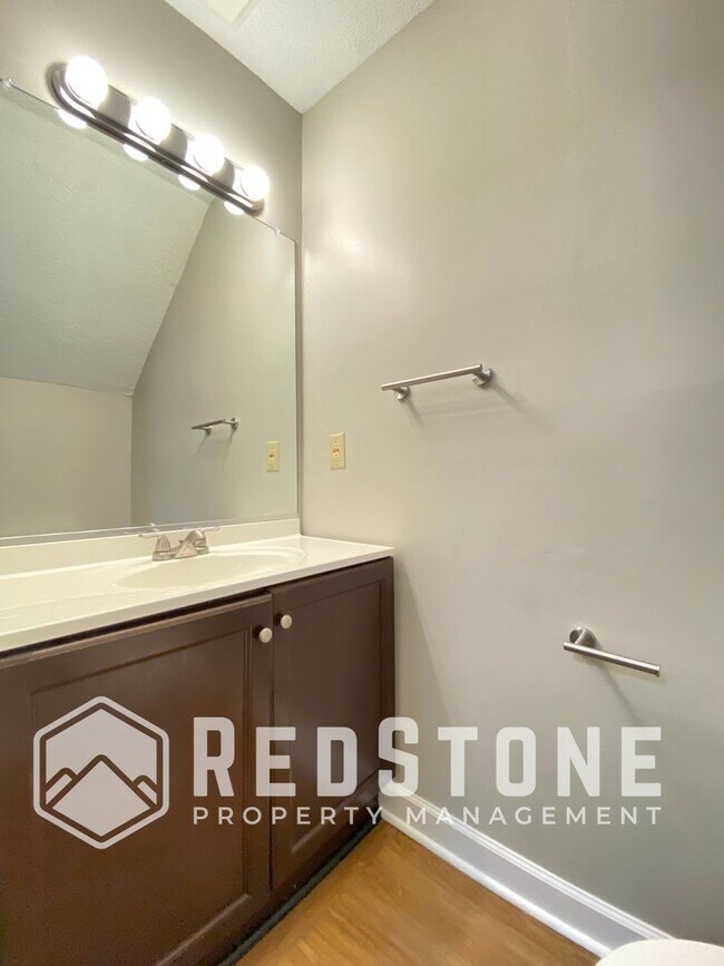 Building Photo - 727 S Broad St