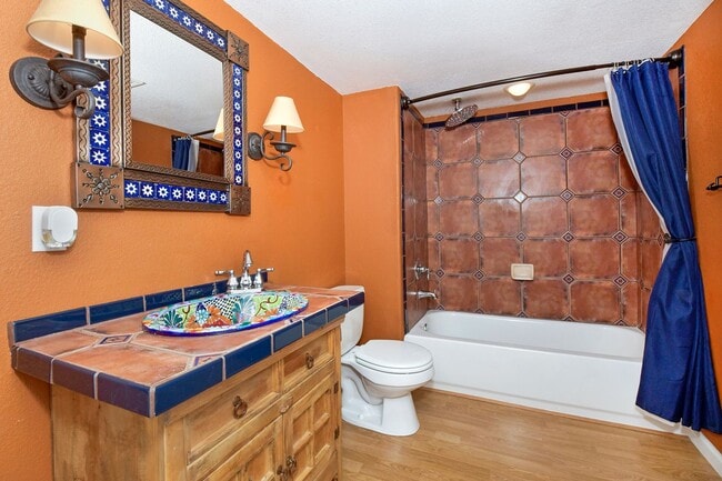 Building Photo - Spacious 2-Story with Mountain Views School District-20