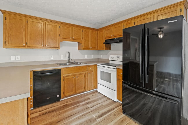 Building Photo - 1060 Butler Dr