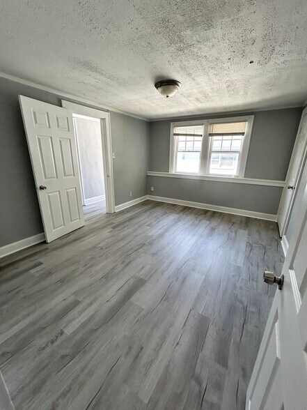 Building Photo - 3557 Evergreen Ave