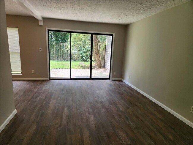 Building Photo - 169 Governors Dr