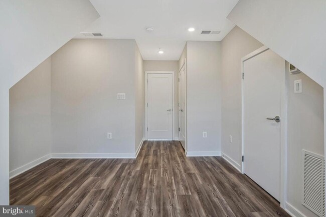 Building Photo - 1003 Sycamore Dr SE