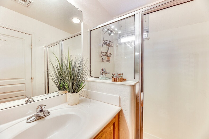 Building Photo - 1425 N Harper Cir