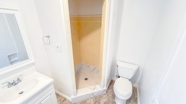 Building Photo - For rent! This charming 4-bedroom, 3-bathr...