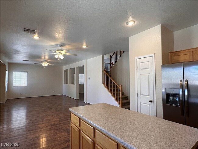 Building Photo - 2586 Highland Cliff Dr