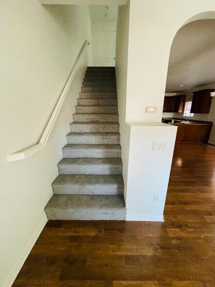 Building Photo - 1918 Kelly Ave