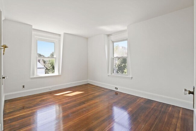 Building Photo - 29 Gibbens St